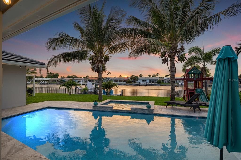 4748 OVERLOOK DRIVE NE ST PETERSBURG, FL 33703