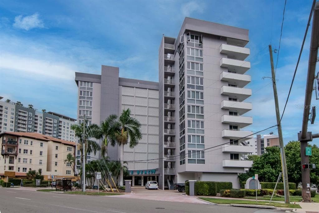 470 3RD STREET S UNIT 208 ST PETERSBURG, FL 33701