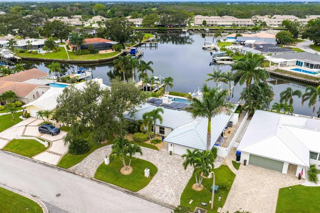 6482 TANGLEWOOD DRIVE NE ST PETERSBURG, FL 33702