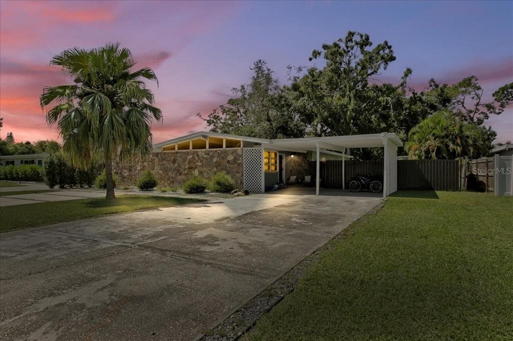 7502 LAKESIDE BOULEVARD TAMPA, FL 33614