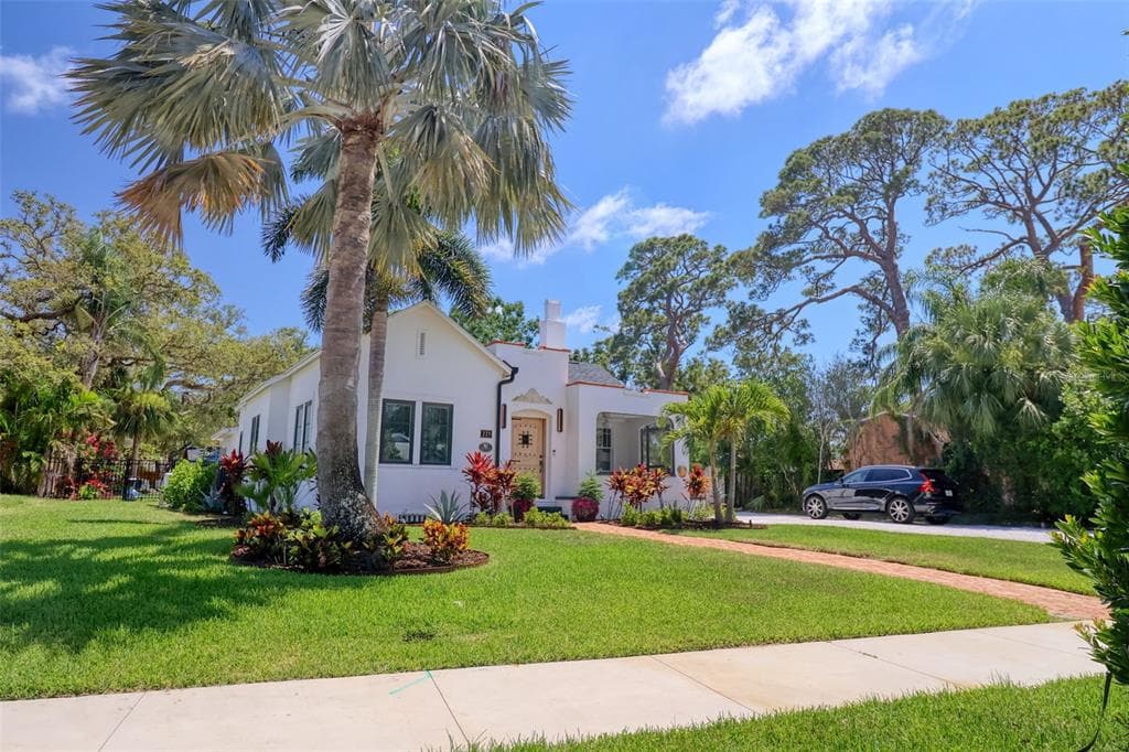 225 PRESIDENT STREET DUNEDIN, FL 34698
