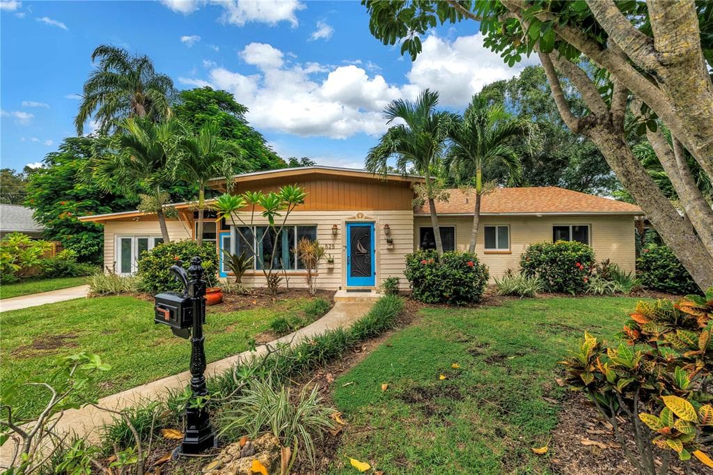 525 VILLAGRANDE AVENUE S ST PETERSBURG, FL 33707