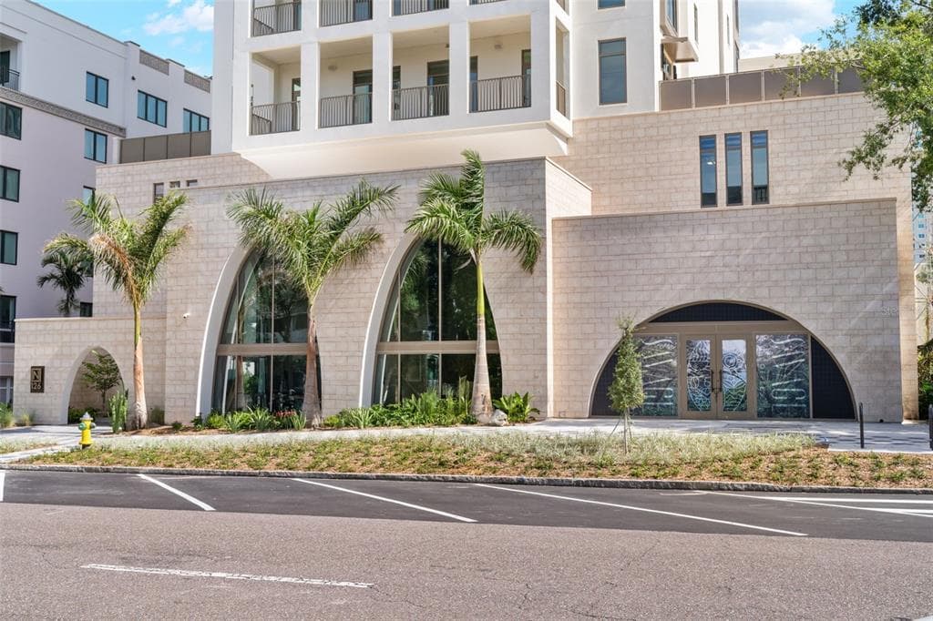 126 4TH AVENUE NE UNIT 2301 ST PETERSBURG, FL 33701