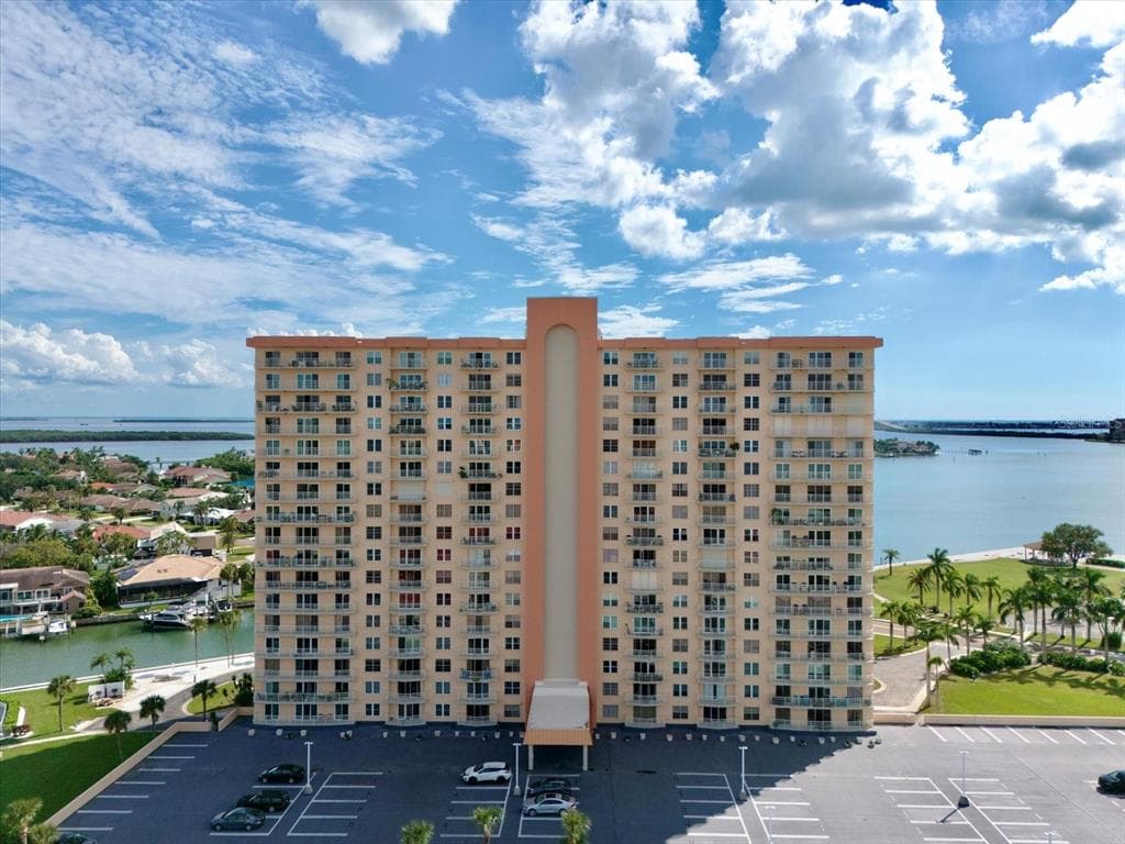 4900 BRITTANY DRIVE S UNIT 706 ST PETERSBURG, FL 33715