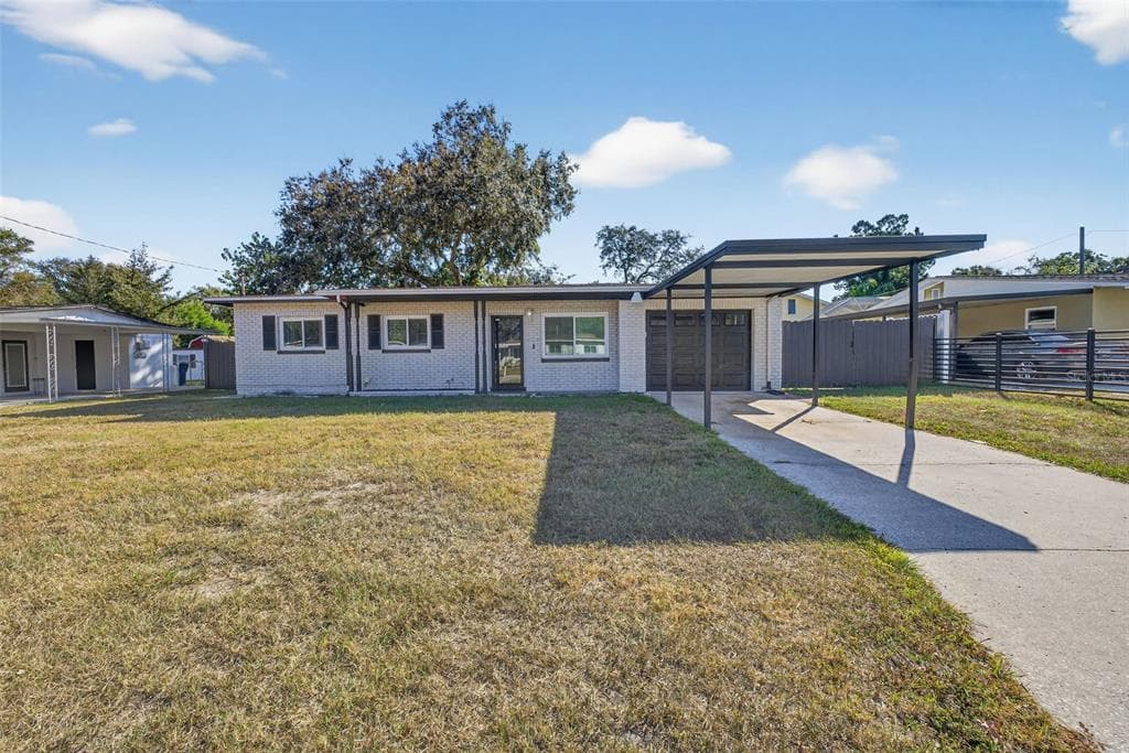 806 W 114TH AVENUE TAMPA, FL 33612