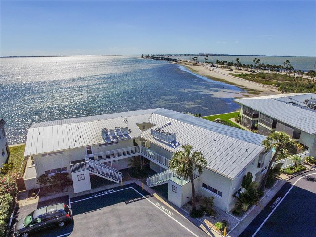 2570 GARY CIRCLE UNIT 4 DUNEDIN, FL 34698