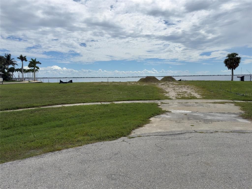 4460 GARDNER DRIVE PORT CHARLOTTE, FL 33952