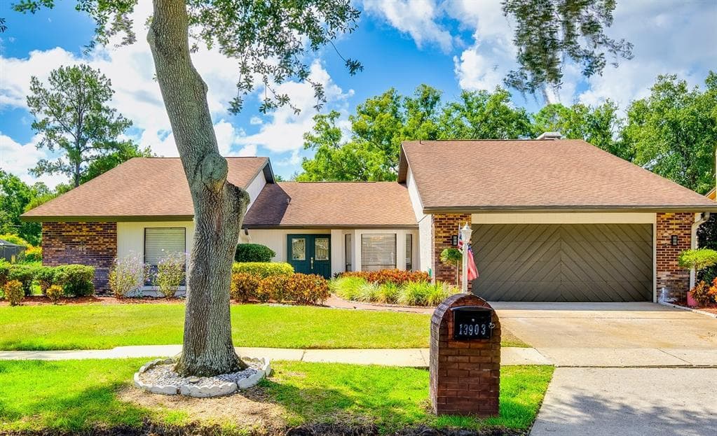 13903 WOLCOTT DRIVE TAMPA, FL 33624