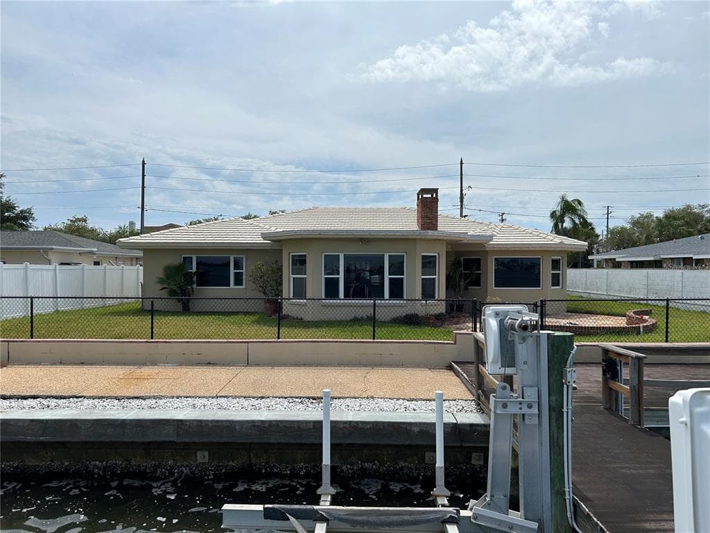 21 PARADISE LANE TREASURE ISLAND, FL 33706