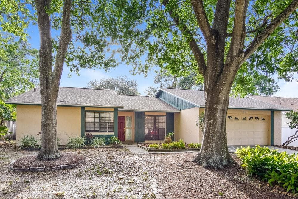 3819 CLOVERHILL COURT BRANDON, FL 33511