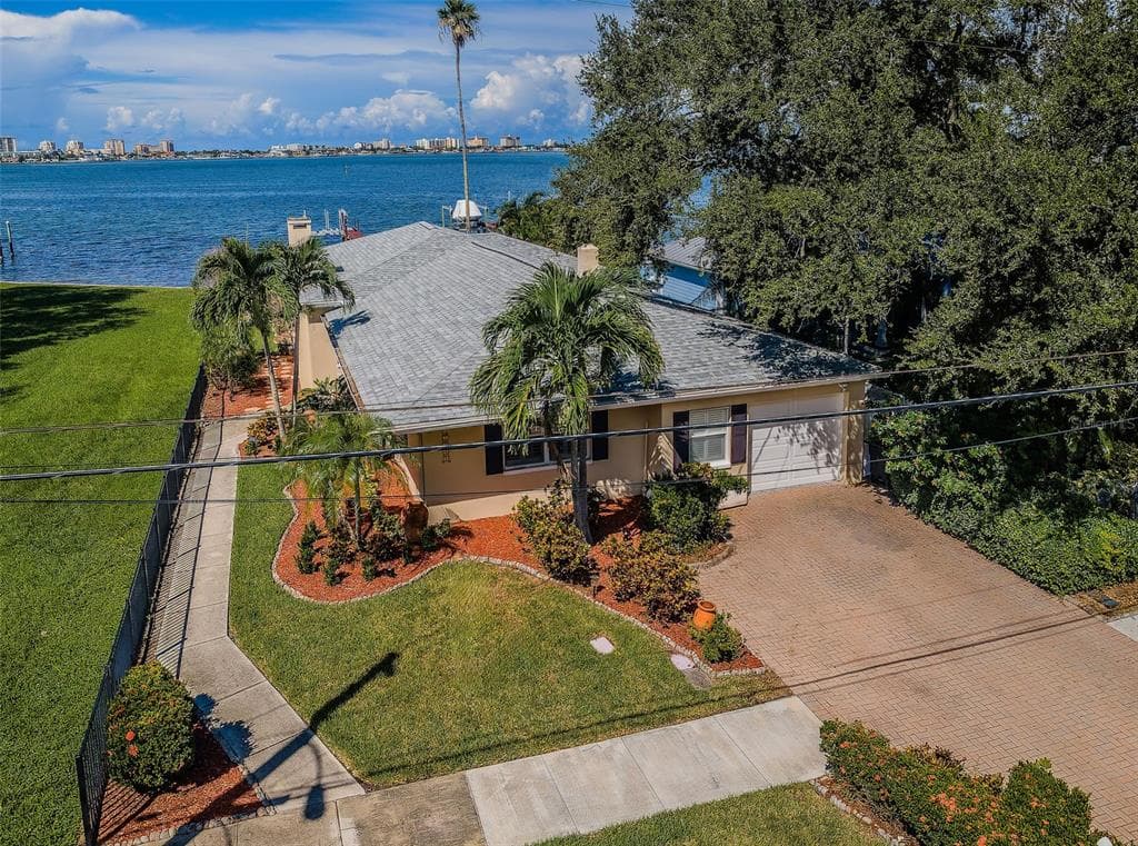 1748 SUNSET DRIVE CLEARWATER, FL 33755