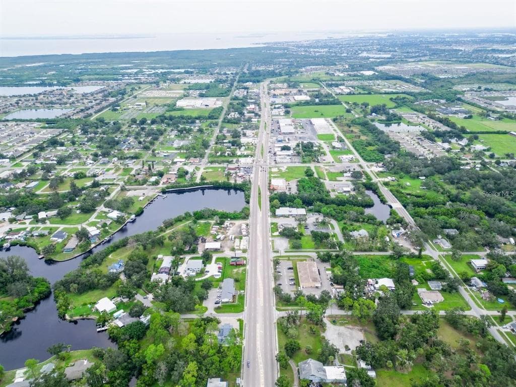 301 N US HIGHWAY 41