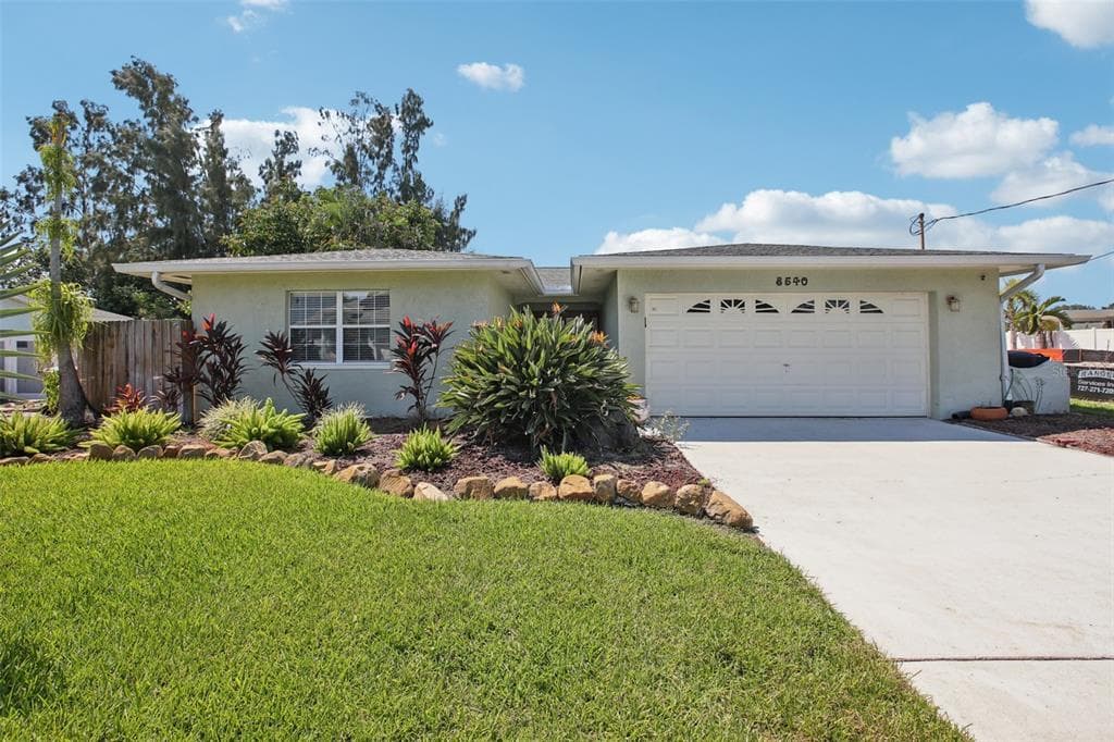 8540 RIVERSIDE DRIVE NE ST PETERSBURG, FL 33702