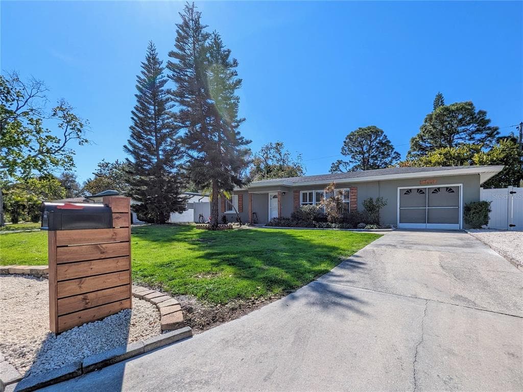 1456 S BETTY LANE CLEARWATER, FL 33756