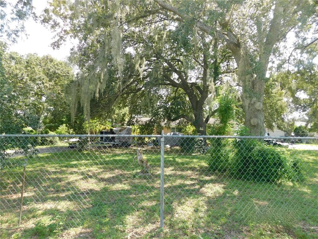 915 E CLAY AVENUE BRANDON, FL 33510