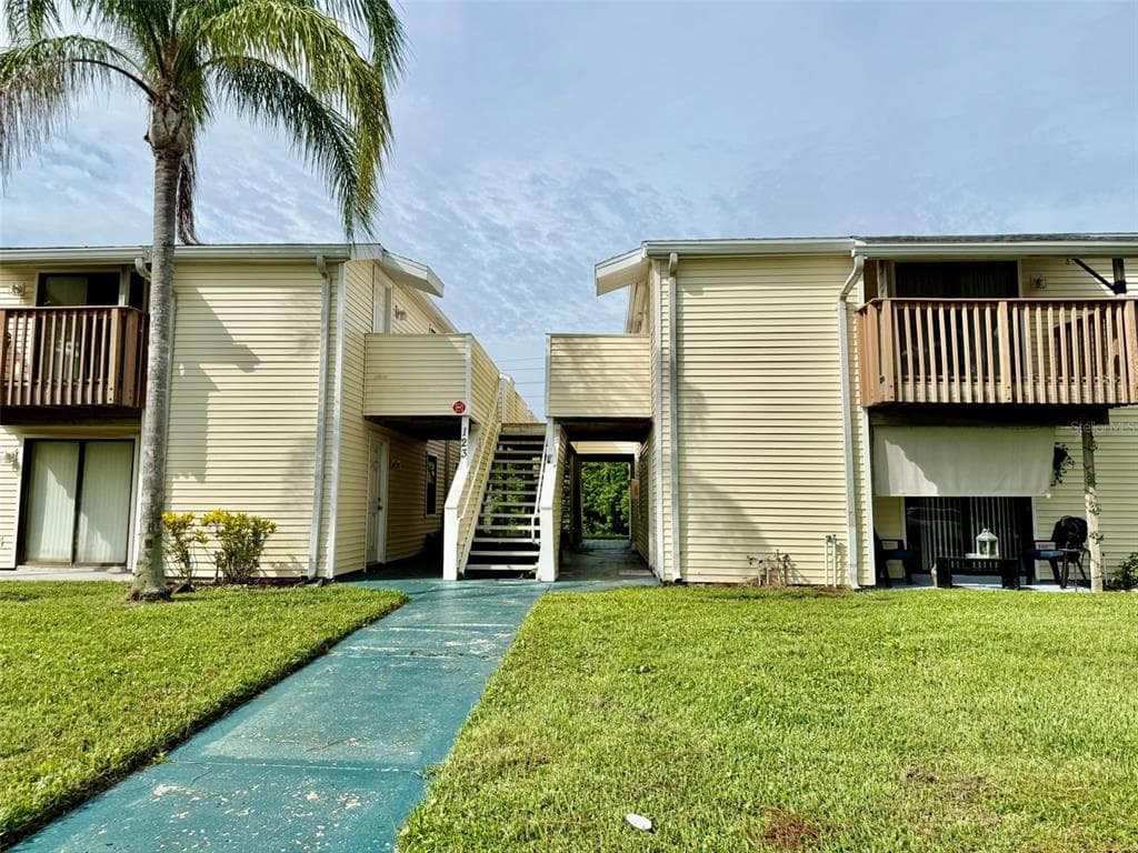123 LOBLOLLY COURT UNIT D OLDSMAR, FL 34677
