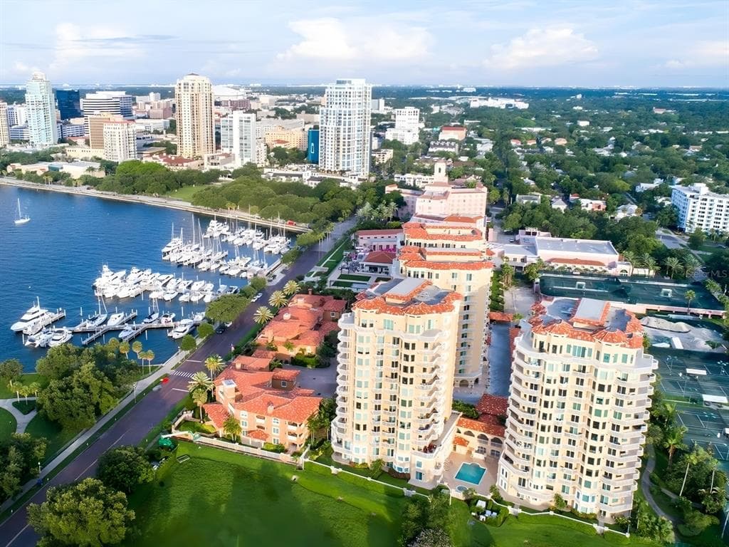 555 5TH AVENUE NE UNIT 833 ST PETERSBURG, FL 33701