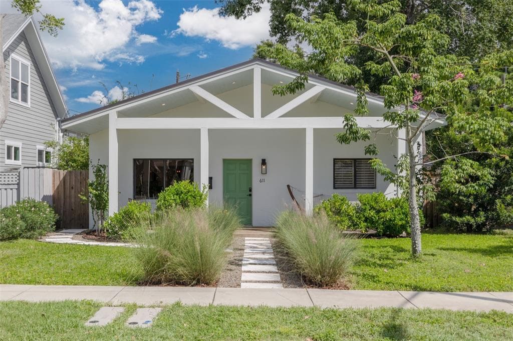 611 34TH AVENUE N ST PETERSBURG, FL 33704