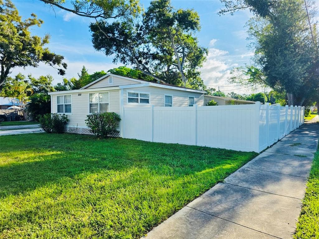 5001 RENA STREET N ST PETERSBURG, FL 33709