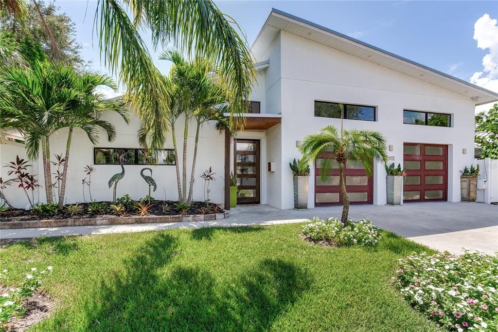 1172 35TH AVENUE NE ST PETERSBURG, FL 33704