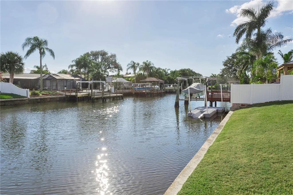8712 TAHITI LANE TAMPA, FL 33615
