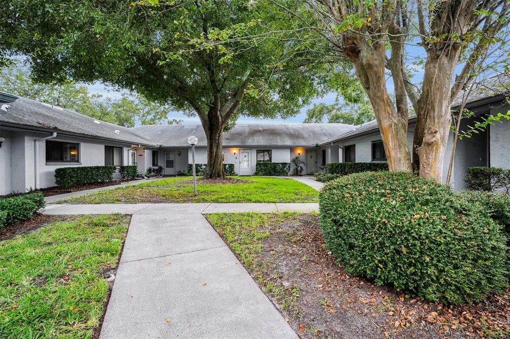 2721 COUNTRYSIDE BOULEVARD UNIT 105 CLEARWATER, FL 33761