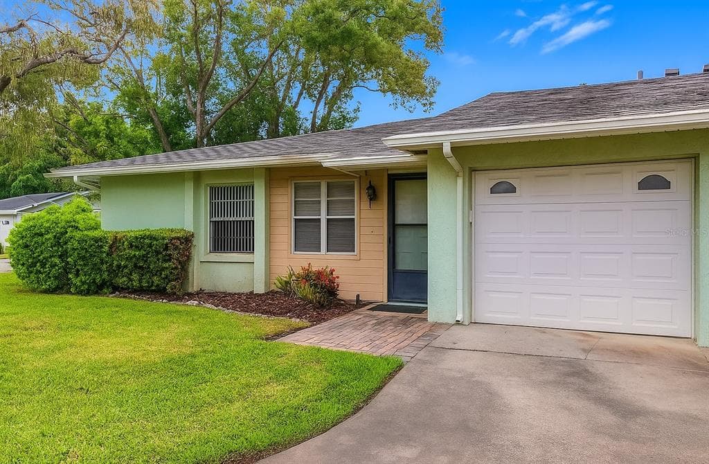 1160 ORANGE TREE CIRCLE W UNIT D PALM HARBOR, FL 34684