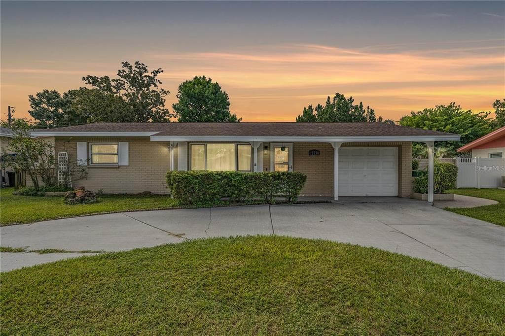 13750 ANTIGUA DRIVE SEMINOLE, FL 33776
