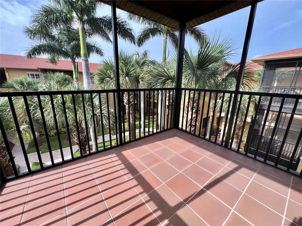 4333 BAYSIDE VILLAGE DRIVE UNIT 327 TAMPA, FL 33615