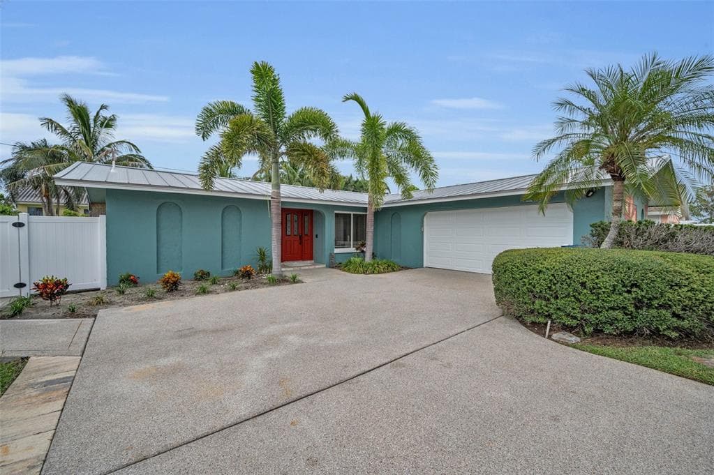 113 12TH STREET BELLEAIR BEACH, FL 33786