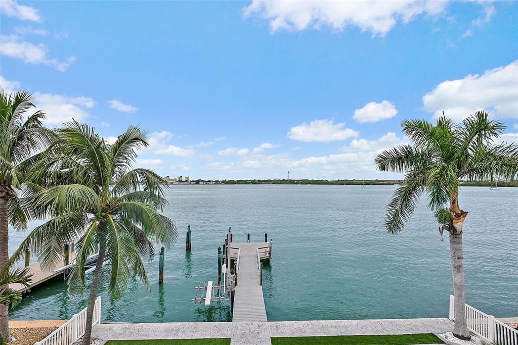 856 BAY POINT DRIVE MADEIRA BEACH, FL 33708