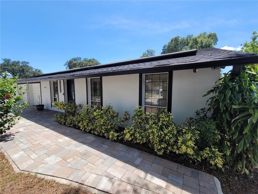 8320 WOODLAKE PLACE TAMPA, FL 33615