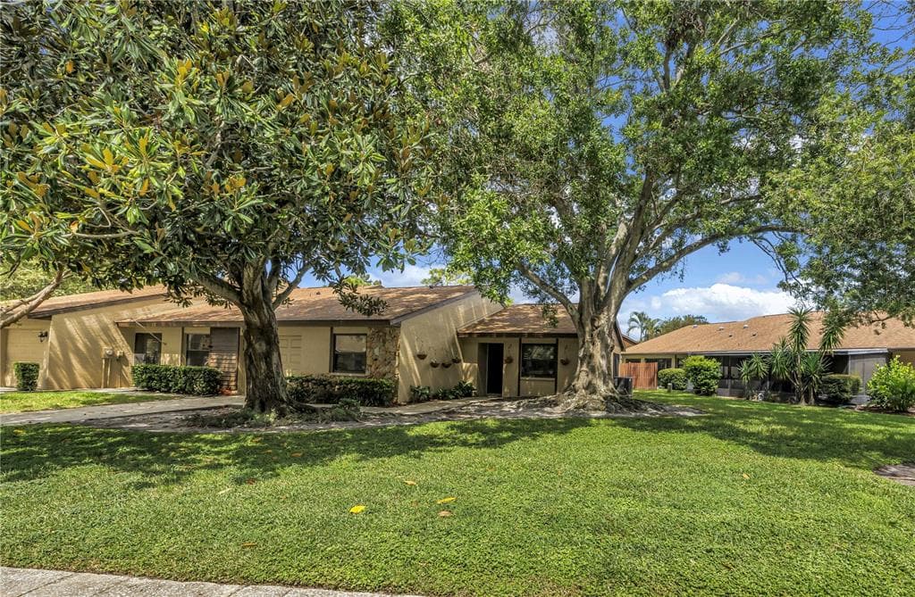 9691 LAKE SEMINOLE DRIVE E LARGO, FL 33773