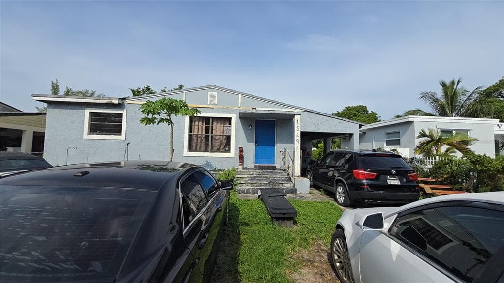 15694 NE 10TH COURT NORTH MIAMI BEACH, FL 33162