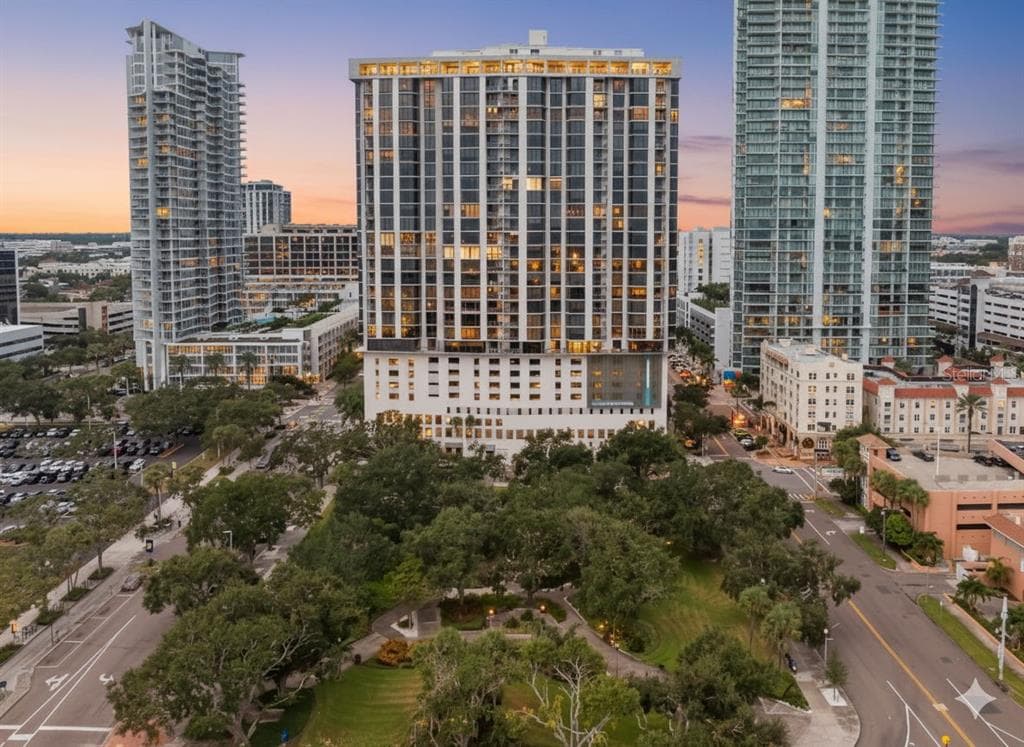1 BEACH DRIVE SE UNIT 2206 ST PETERSBURG, FL 33701