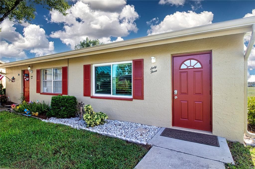 302 CANTON COURT UNIT 63 SUN CITY CENTER, FL 33573