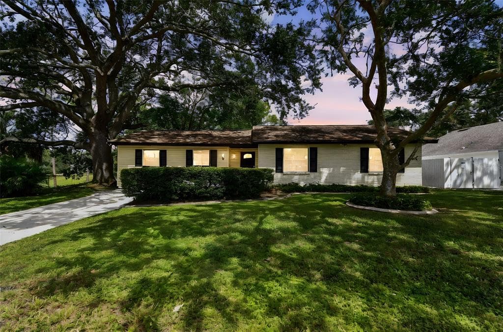 219 W 108TH AVENUE TAMPA, FL 33612