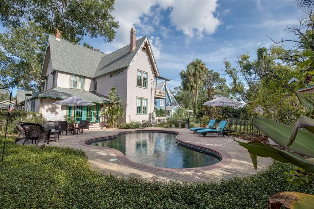 101 READ STREET TARPON SPRINGS, FL 34689