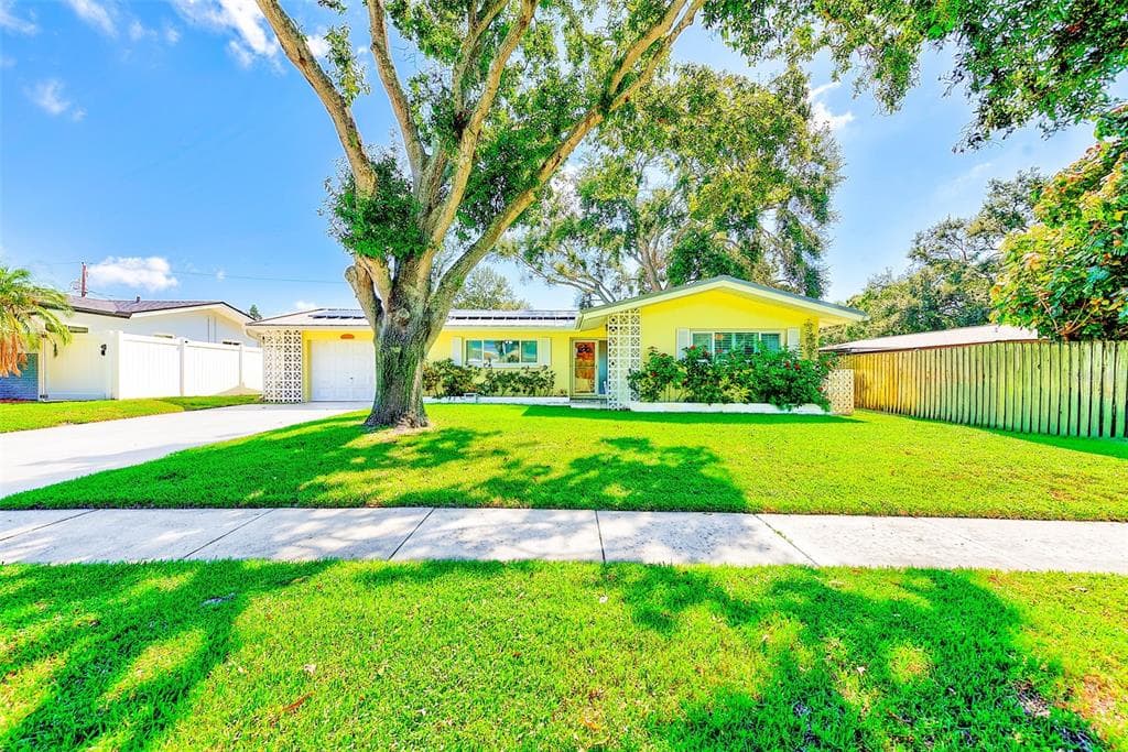 1829 CHATEAU DRIVE E