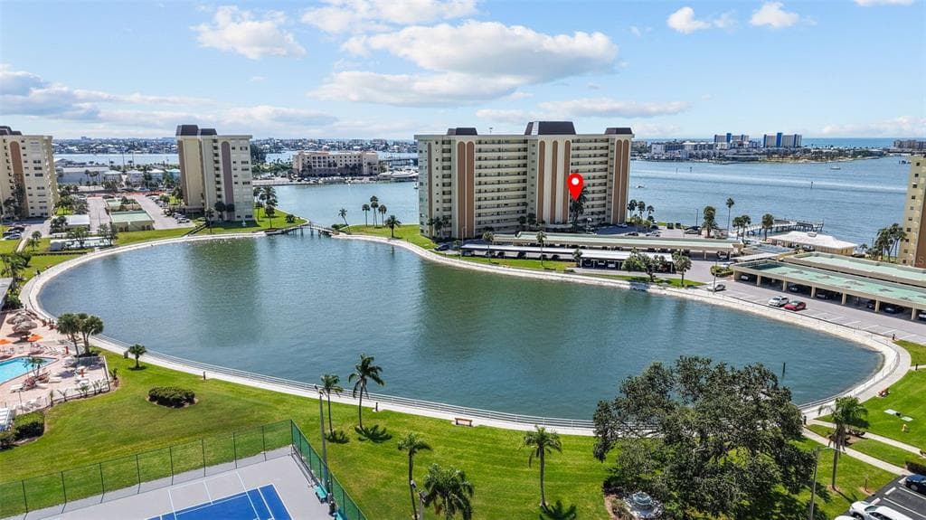 4775 COVE CIRCLE UNIT 407 ST PETERSBURG, FL 33708