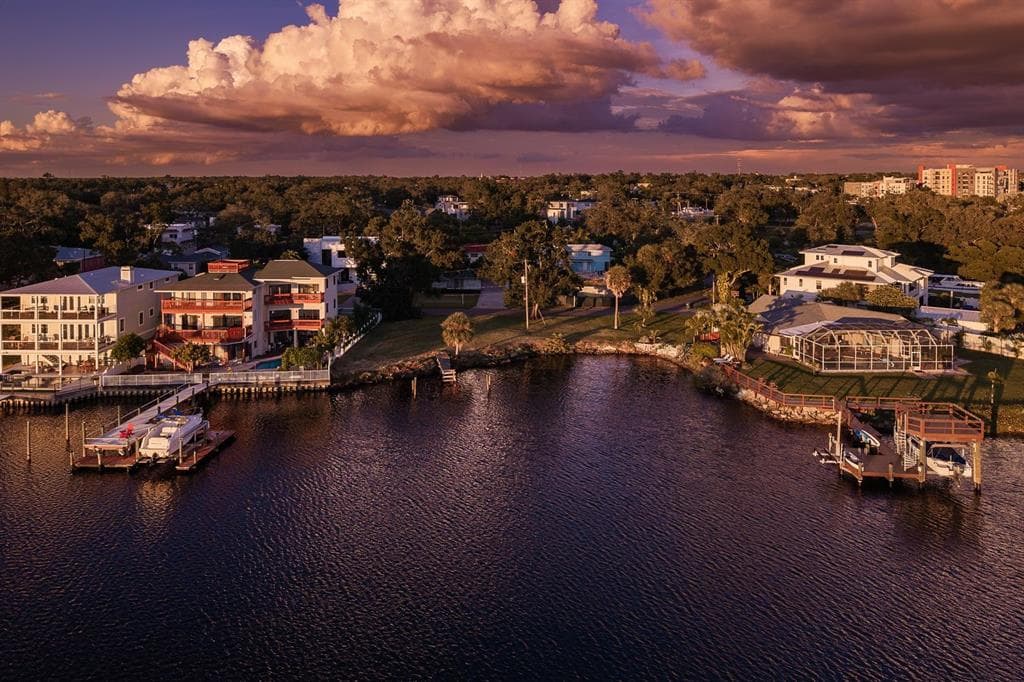 2203 N RIVERSIDE DRIVE TAMPA, FL 33602