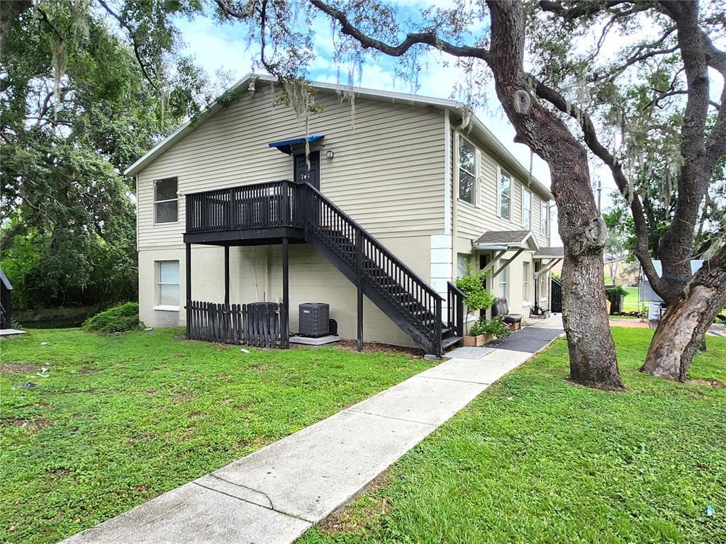 2206 E 132ND AVENUE UNIT 202 TAMPA, FL 33612