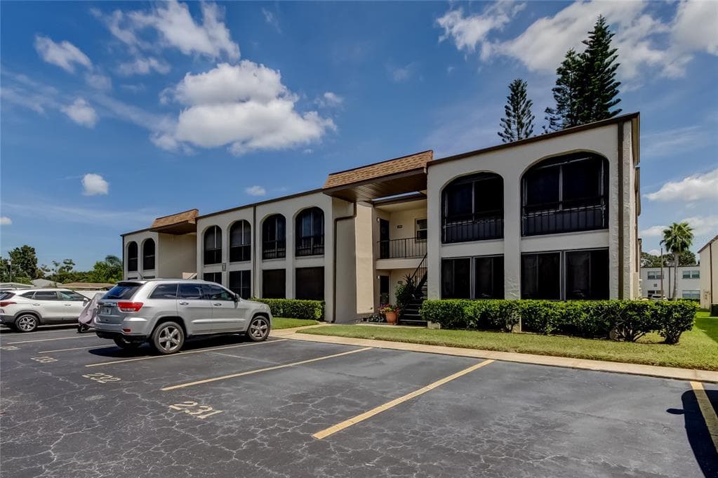 7701 STARKEY ROAD UNIT 236 SEMINOLE, FL 33777