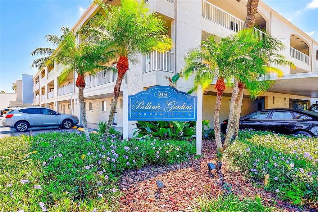 215 VALENCIA BOULEVARD UNIT 201 LARGO, FL 33770