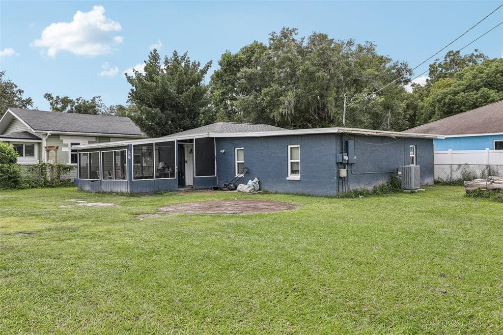 1913 N LIME STREET PLANT CITY, FL 33563