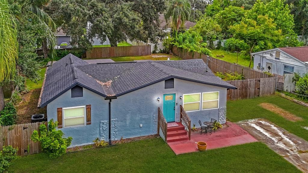 8715 N DEXTER AVENUE TAMPA, FL 33604
