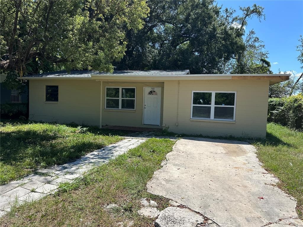 703 S CASTLE COURT TAMPA, FL 33612