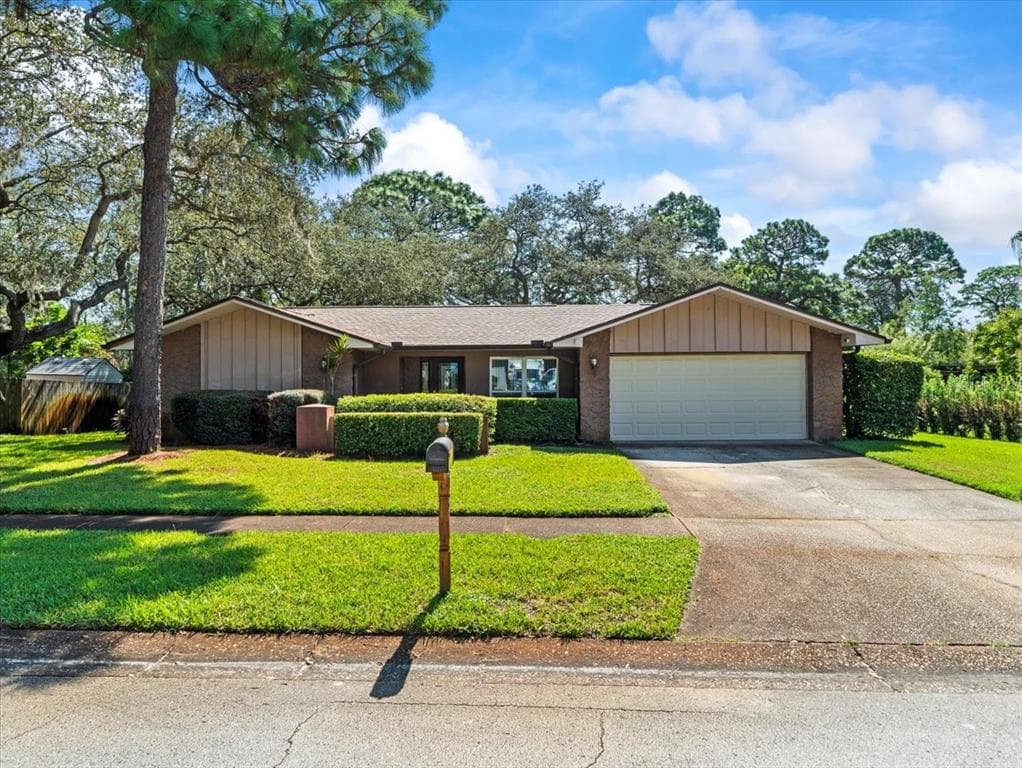 1402 SILVER OAK DRIVE TARPON SPRINGS, FL 34689
