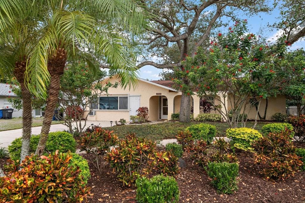 2850 SPRING LAKE DRIVE CLEARWATER, FL 33759