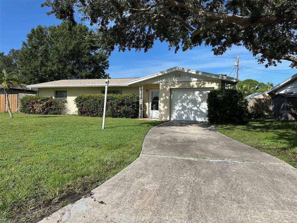 8470 121ST STREET SEMINOLE, FL 33772